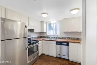 Photo #2: 6504088 Listing