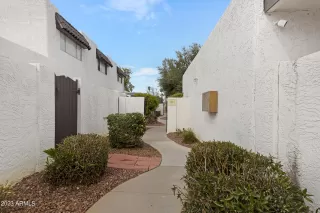 Photo #5: 6504088 Listing
