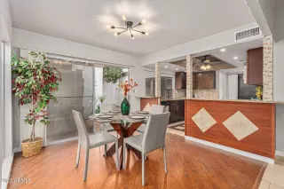 Photo #5: 6504389 Listing