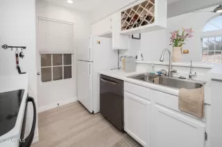 Photo #2: 6512071 Listing