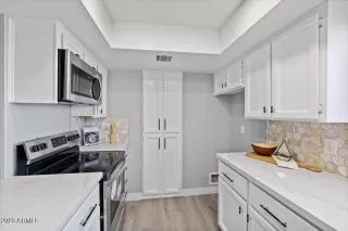 Photo #5: 6512087 Listing