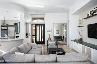 Photo #5: 6512607 Listing