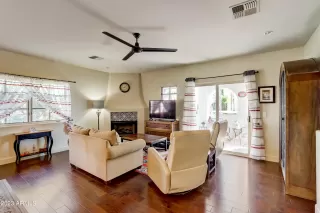 Photo #5: 6512883 Listing
