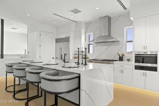 Photo #2: 6513810 Listing