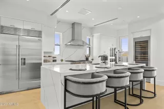 Photo #3: 6513810 Listing