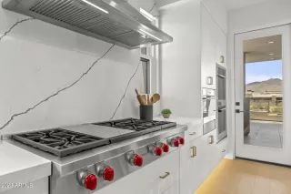 Photo #4: 6513810 Listing