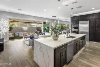 Photo #5: 6515039 Listing