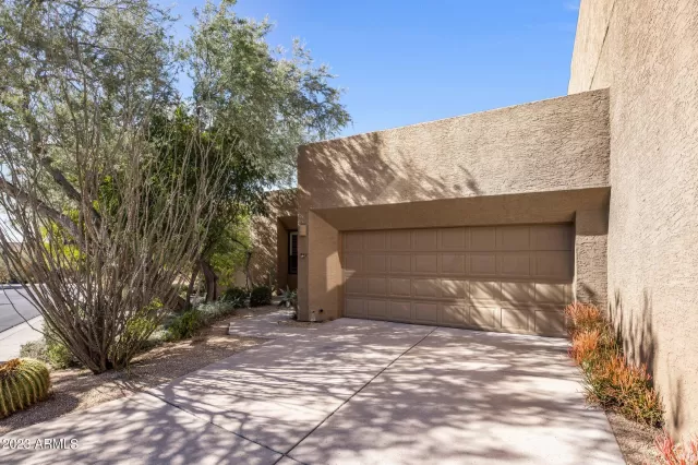 MLS: 6515993 Condo For Sale