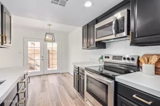 Photo #5: 6516057 Listing