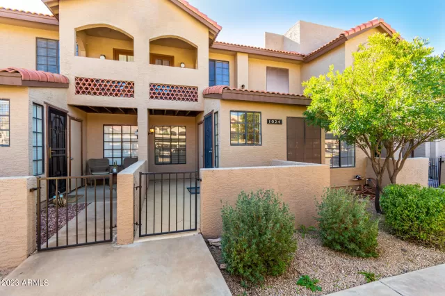 MLS: 6516160 Condo For Sale