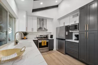 Photo #1: 6516245 Listing