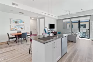 Photo #2: 6516616 Listing