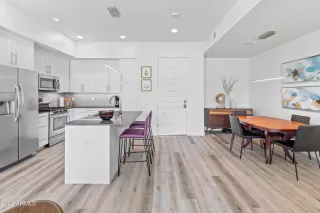 Photo #5: 6516616 Listing