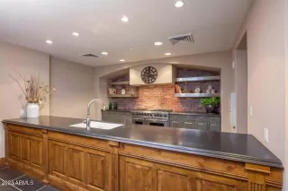 Photo #2: 6516787 Listing