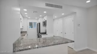 Photo #5: 6516997 Listing