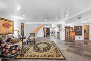 Photo #5: 6516998 Listing