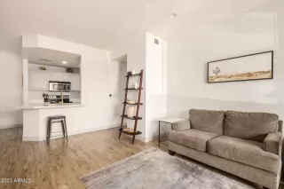 Photo #6: 6517441 Listing