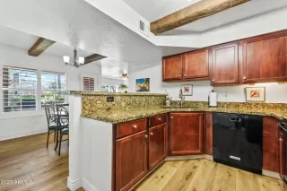 Photo #5: 6518302 Listing 