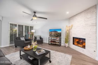 Photo #2: 6518585 Listing