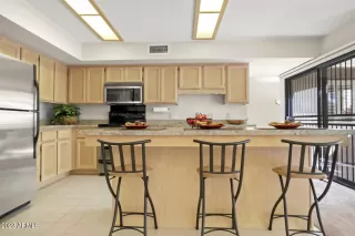 Photo #4: 6519088 Listing 