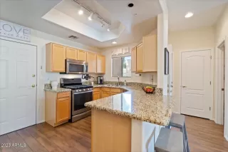 Photo #5: 6519799 Listing