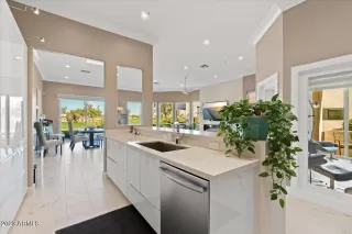 Photo #5: 6520013 Listing 