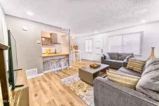 Photo #2: 6521014 Listing 