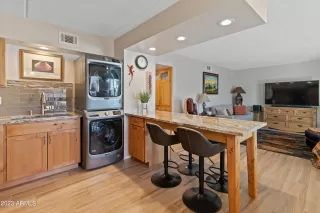 Photo #5: 6521399 Listing