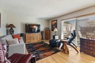 Photo #6: 6521399 Listing