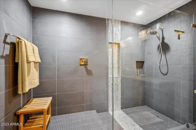 MLS: 6521444 Condo For Sale