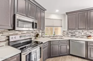 Photo #2: 6521649 Listing