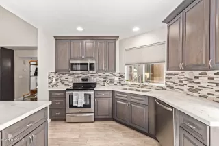 Photo #3: 6521649 Listing