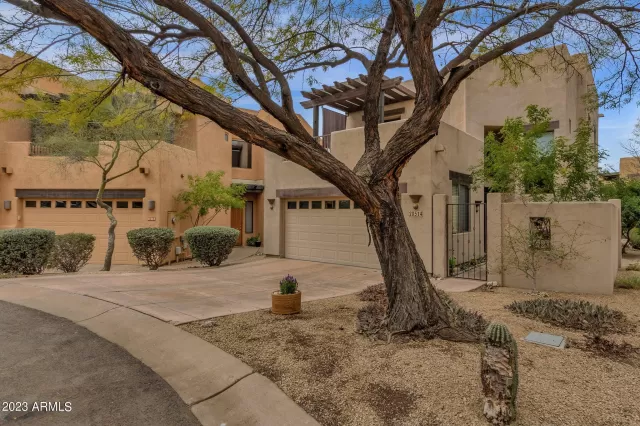 MLS: 6522400 Condo For Sale