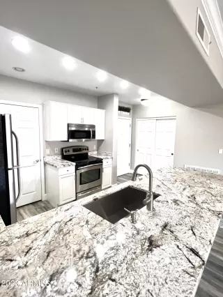 Photo #3: 6522769 Listing