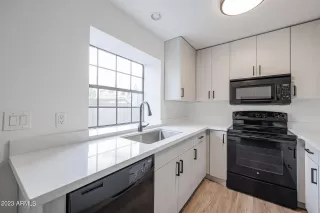 Photo #4: 6523268 Listing