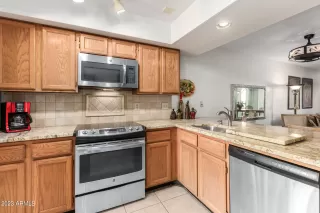 Photo #5: 6526624 Listing