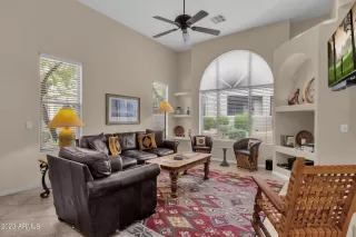 Photo #5: 6526669 Listing