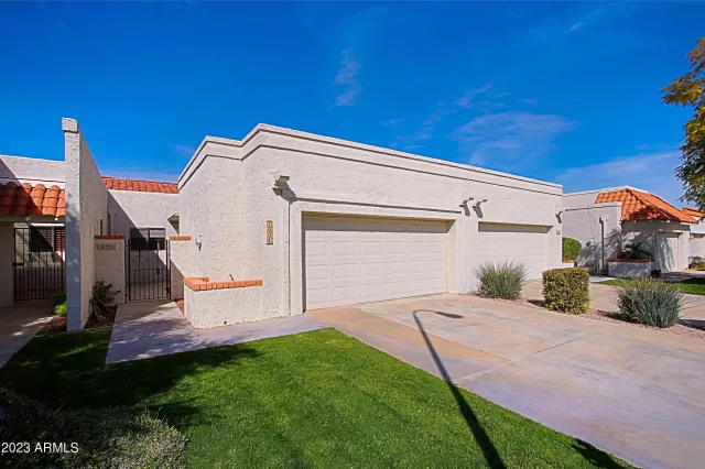 MLS: 6527813 Condo For Sale