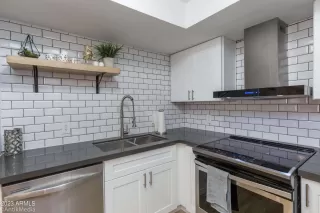 Photo #1: 6528173 Listing 