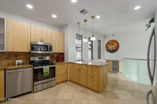 Photo #5: 6531129 Listing 