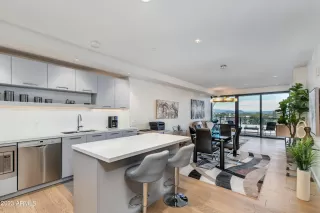 Photo #2: 6532020 Listing