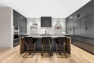 Photo #4: 6533419 Listing