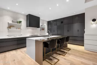 Photo #5: 6533419 Listing