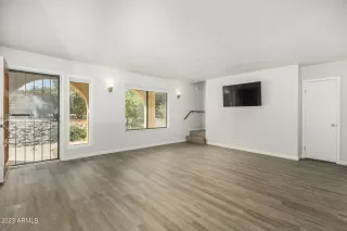 Photo #2: 6533446 Listing
