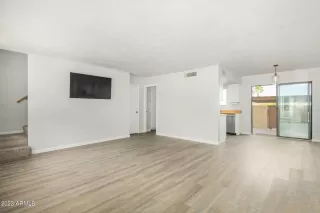 Photo #4: 6533446 Listing