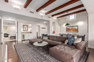 Photo #6: 6533599 Listing