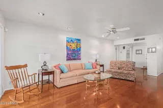 Photo #5: 6535599 Listing