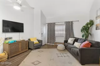 Photo #4: 6535968 Listing