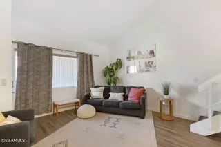 Photo #5: 6535968 Listing