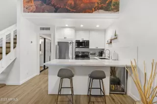 Photo #6: 6535968 Listing